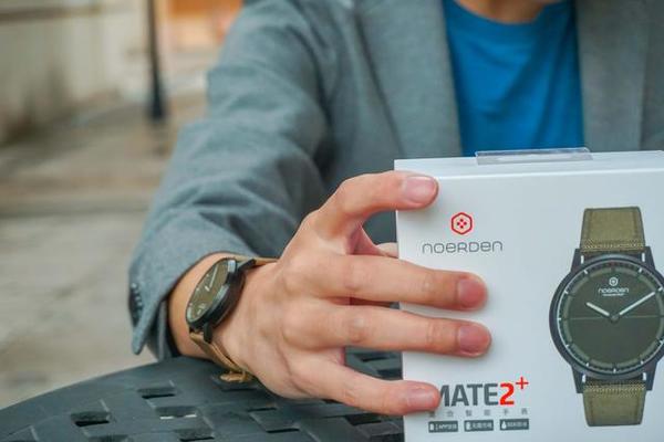 MATE2+智能手表深度体验瓦力游戏试玩科技隐于时尚牛丁(图3)